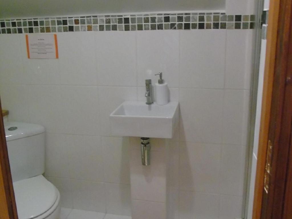 The Old Star Bed & Breakfast Winterbourne Bilik gambar